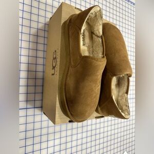 Men’s Ugg Slippers New With Box, MISSING LID. Size Men’s 10